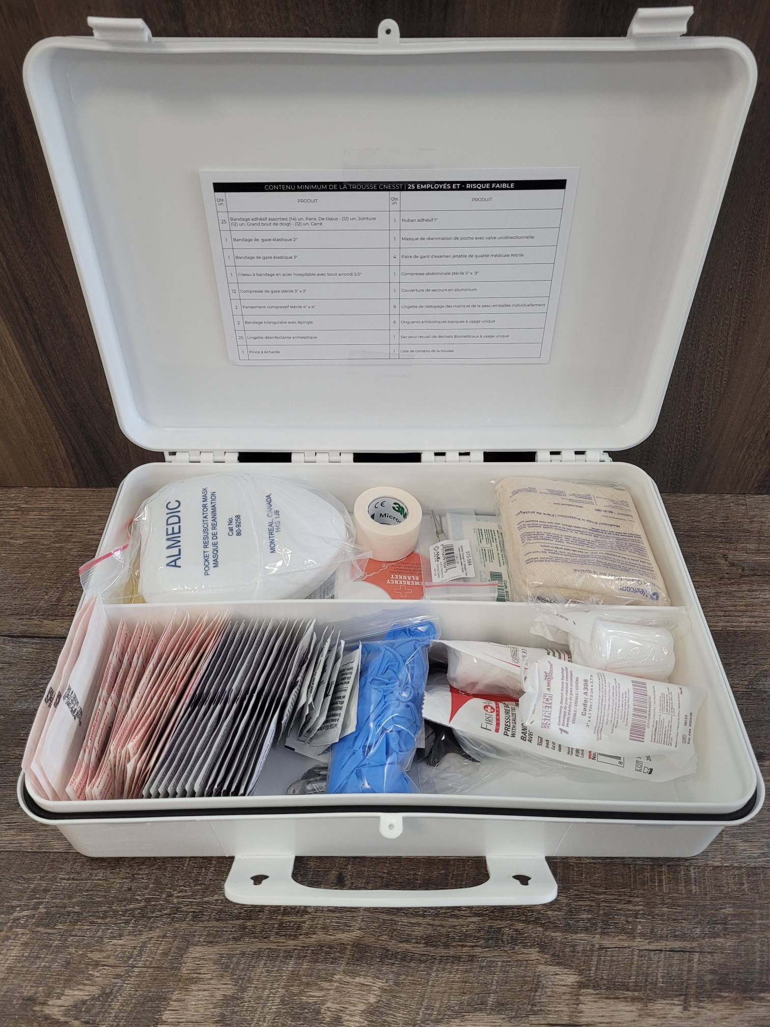 Trousse de premiers soins personnelle First Aid Central règlementaire CSA -  Type 3 - Petite - 2-25 personnes